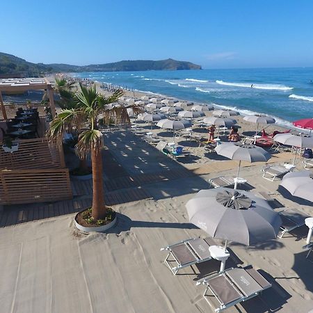 Residence Le Palme - Appartamenti Sul Mare - Spiaggia Tra Palinuro E Caprioli ピショッタ エクステリア 写真