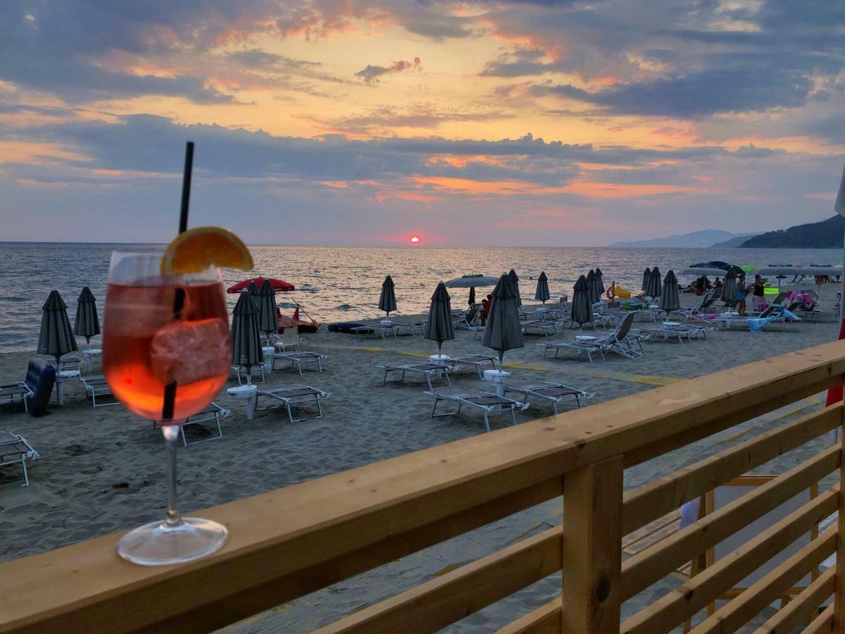 Residence Le Palme - Appartamenti Sul Mare - Spiaggia Tra Palinuro E Caprioli ピショッタ エクステリア 写真