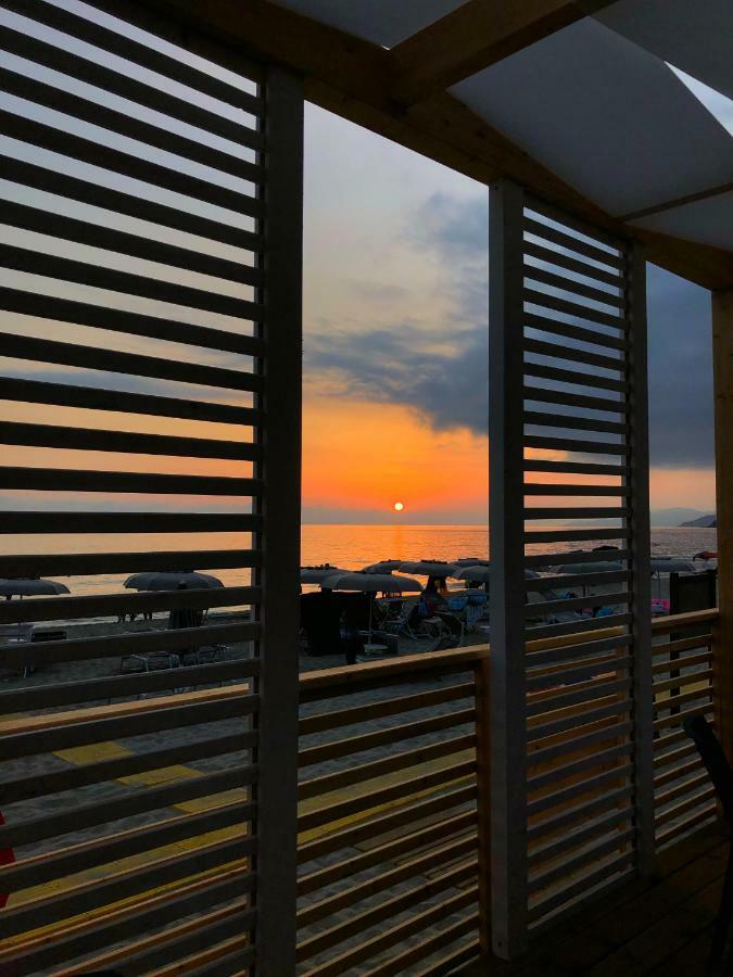 Residence Le Palme - Appartamenti Sul Mare - Spiaggia Tra Palinuro E Caprioli ピショッタ エクステリア 写真